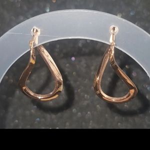 E102 14k Rose Gold Twist Hoop Earrings